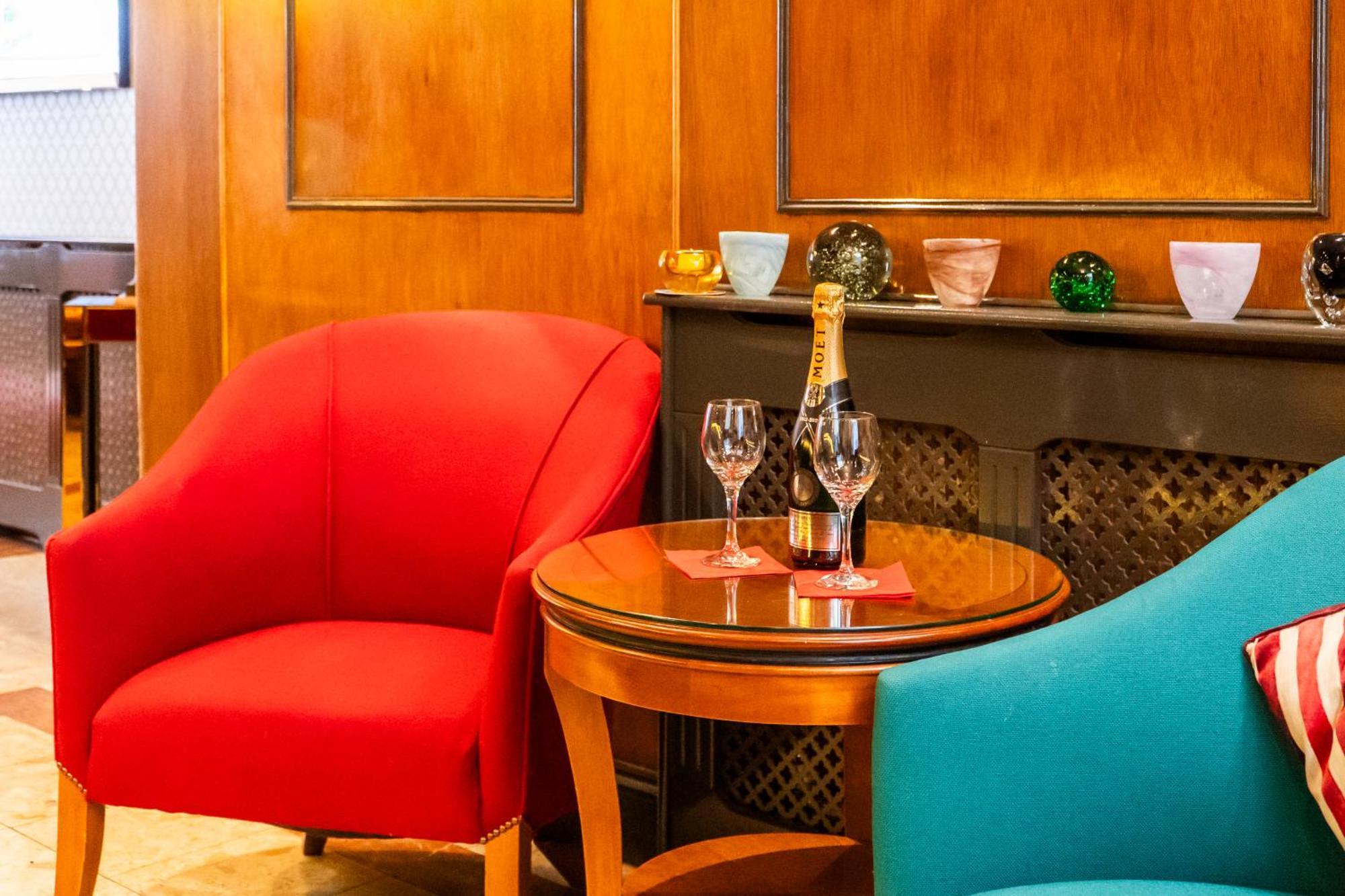 Hotel La Place Лондон Екстериор снимка