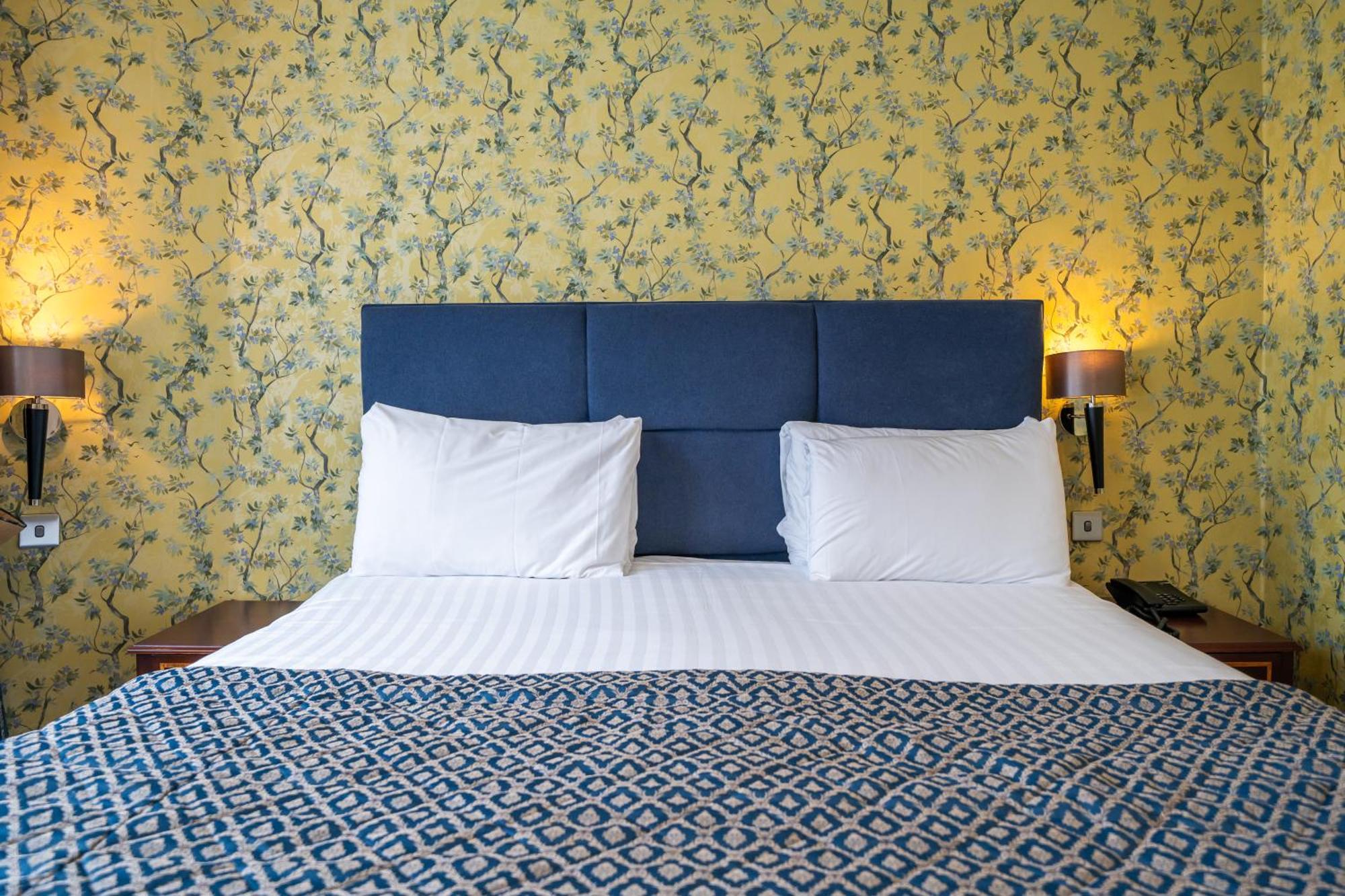 Hotel La Place Лондон Екстериор снимка