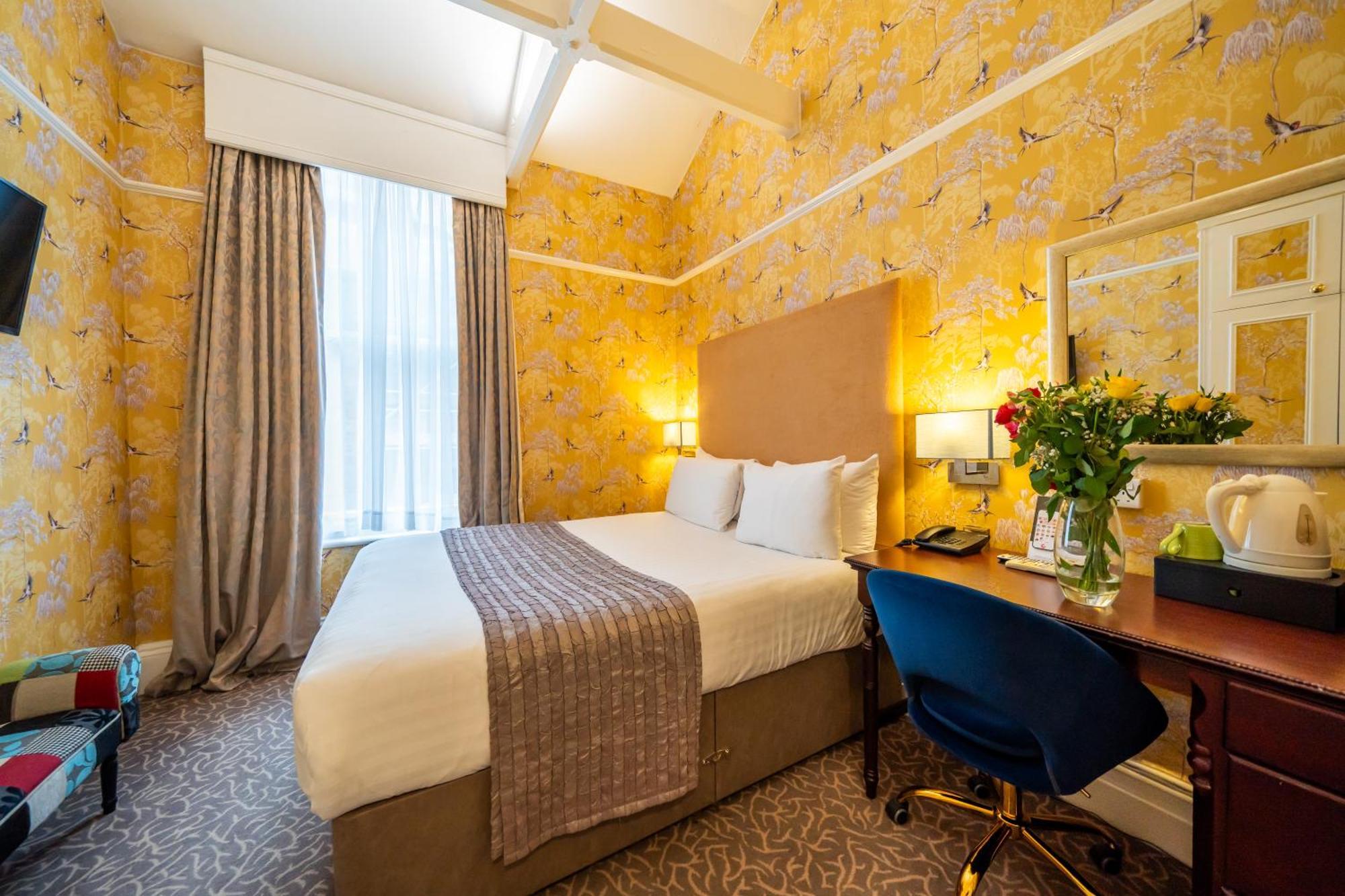 Hotel La Place Лондон Екстериор снимка