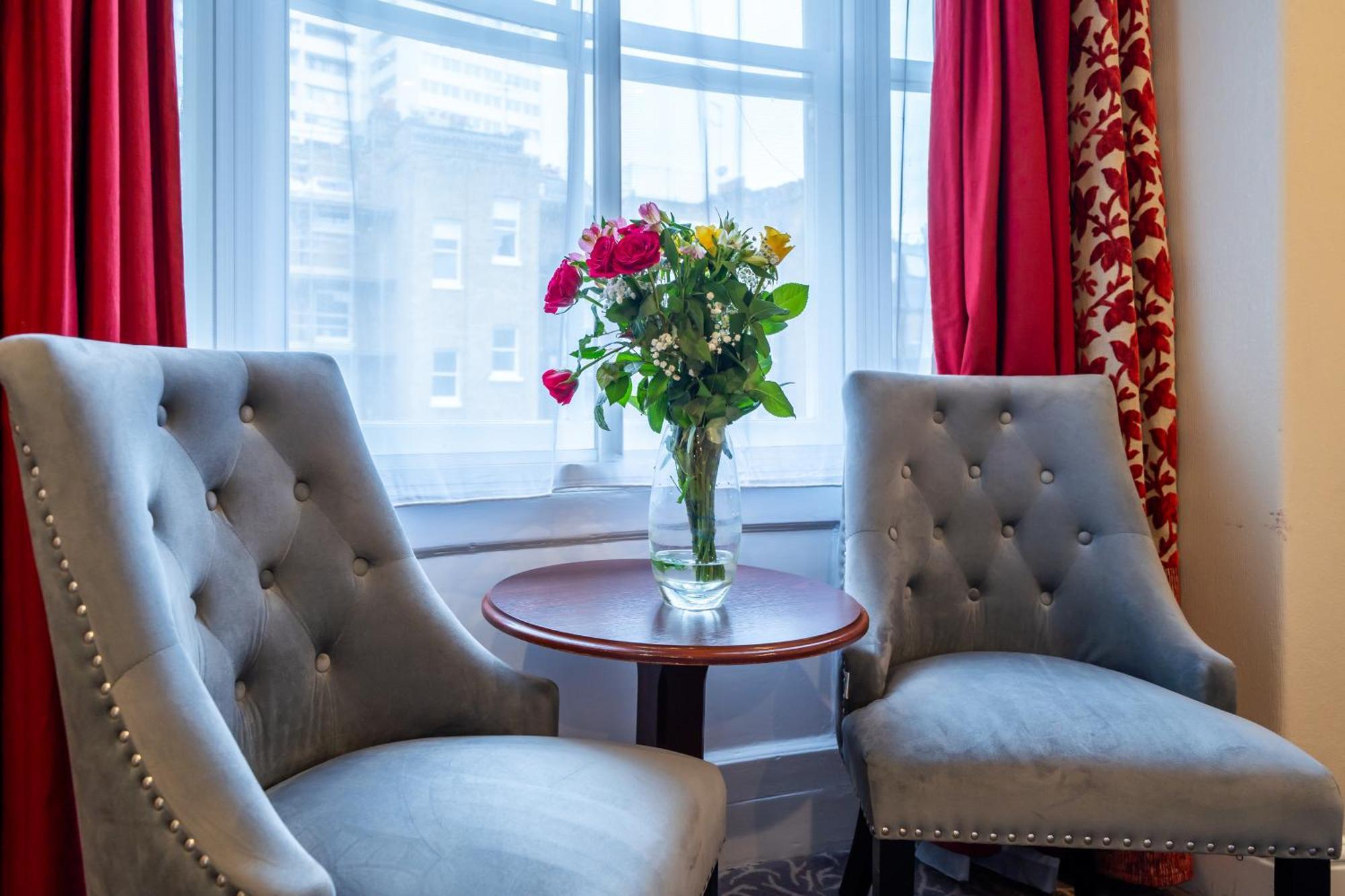 Hotel La Place Лондон Екстериор снимка