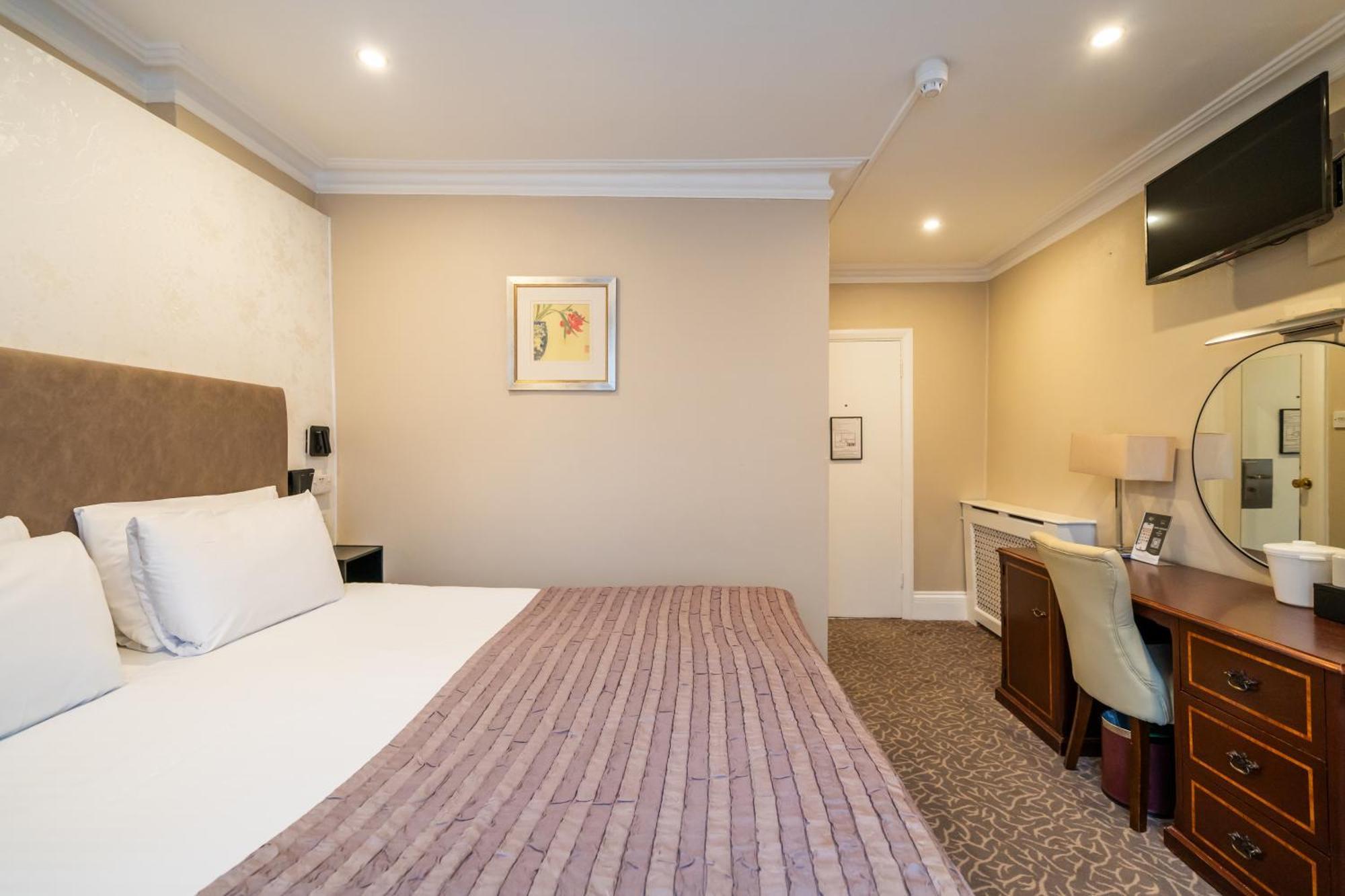 Hotel La Place Лондон Екстериор снимка