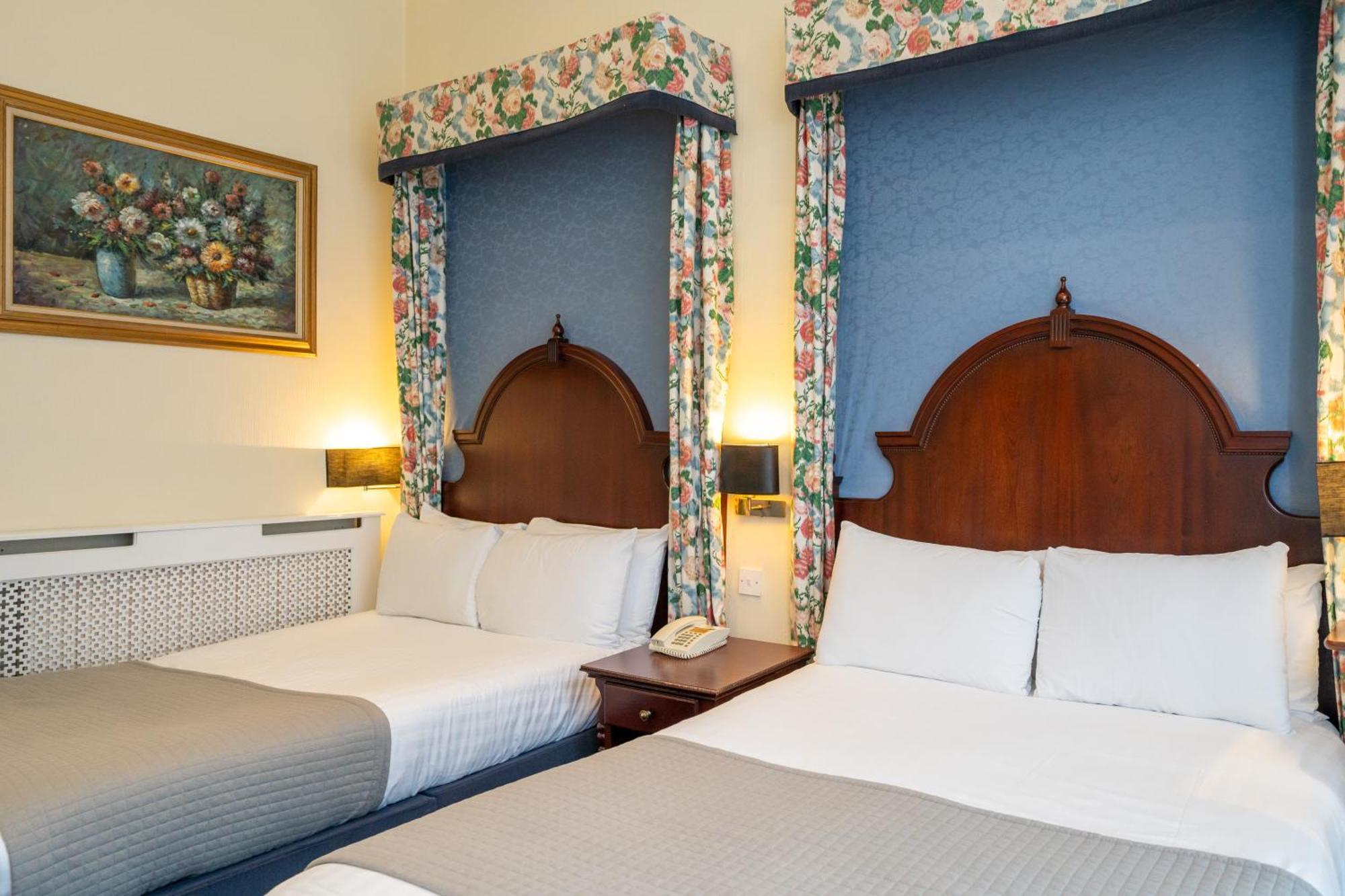 Hotel La Place Лондон Екстериор снимка
