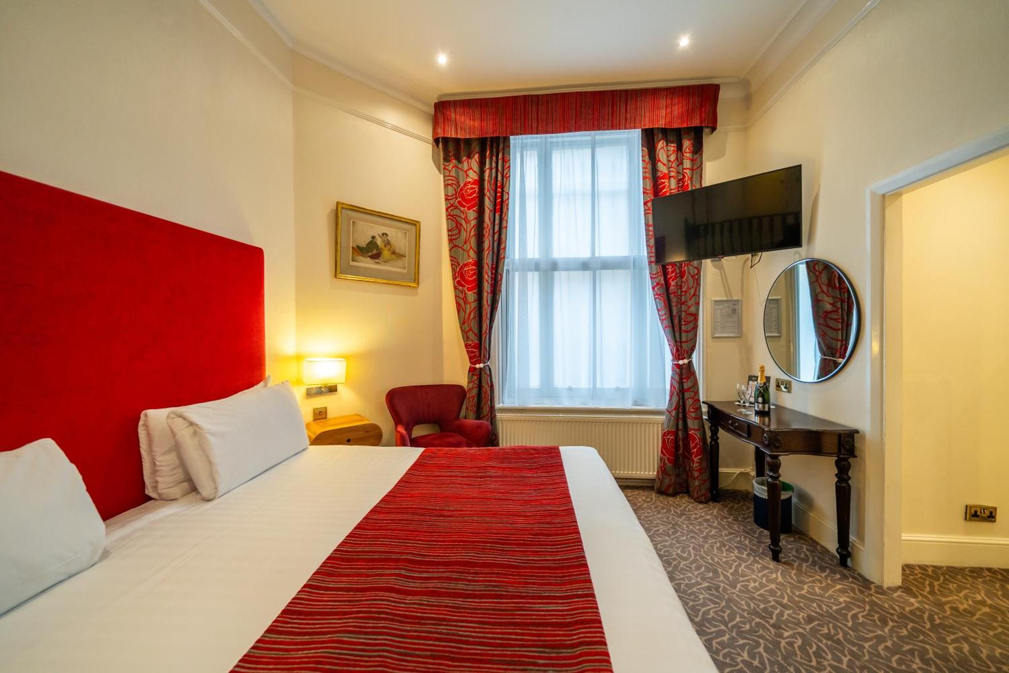 Hotel La Place Лондон Екстериор снимка