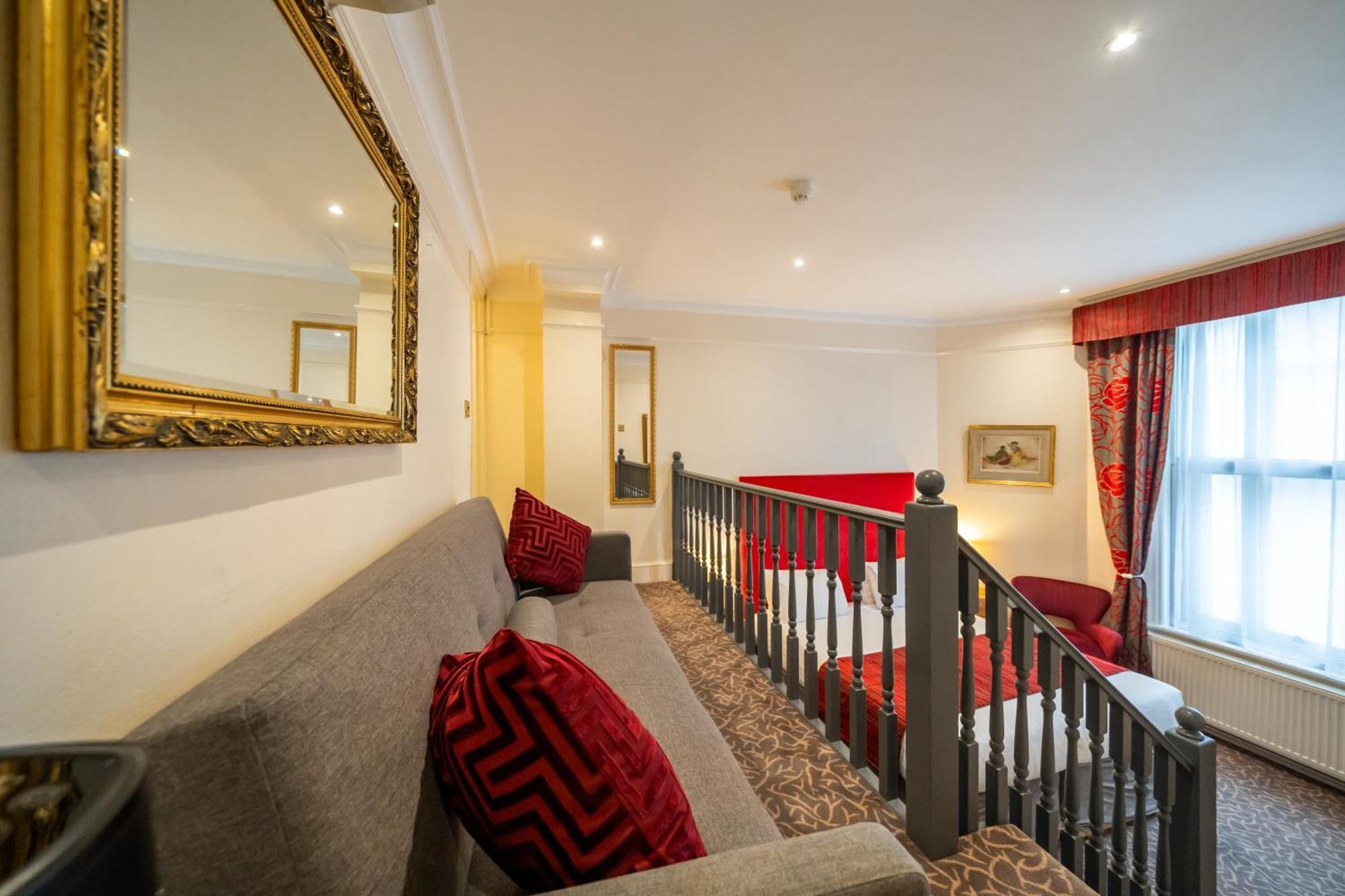 Hotel La Place Лондон Екстериор снимка
