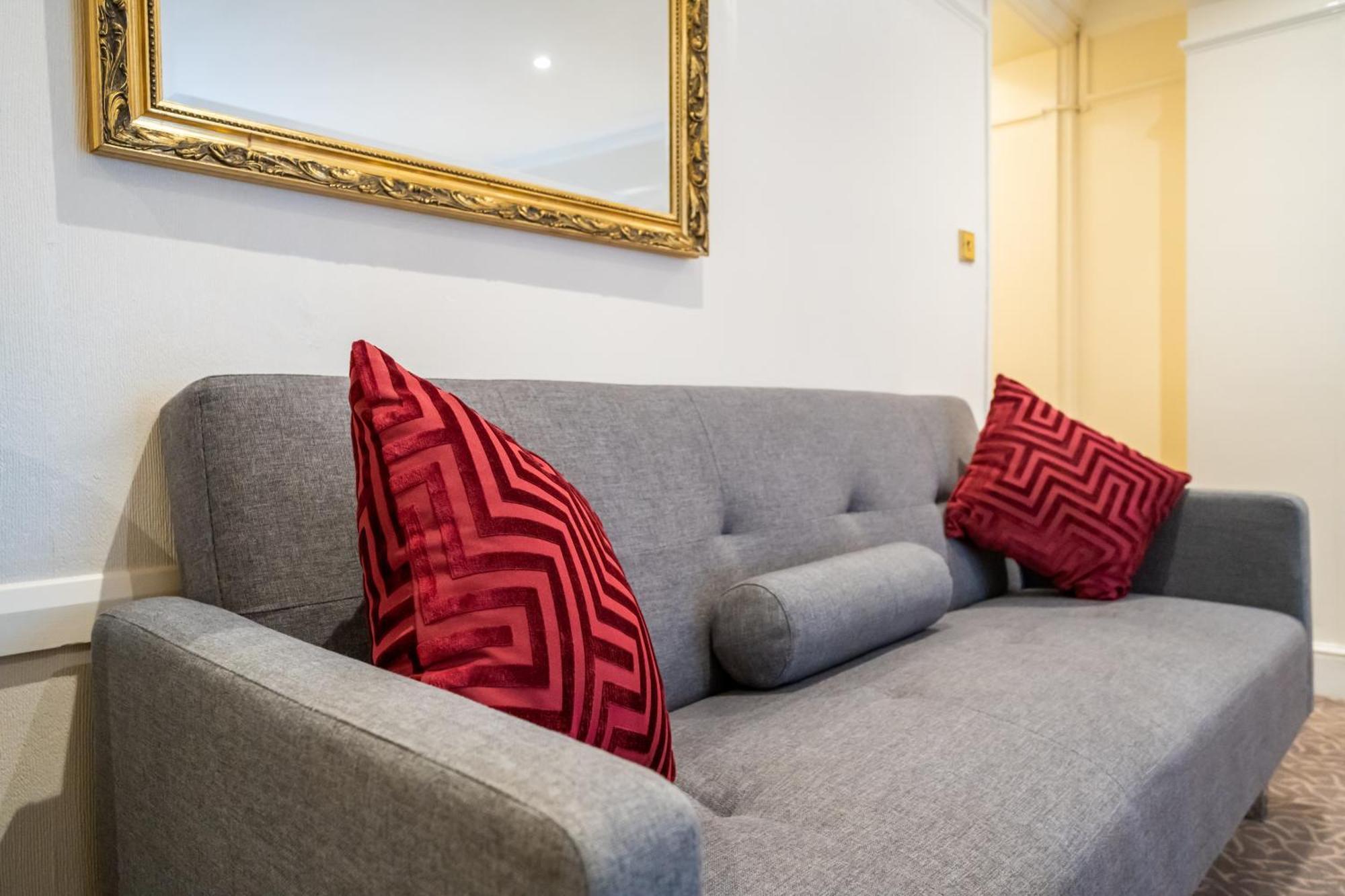 Hotel La Place Лондон Екстериор снимка