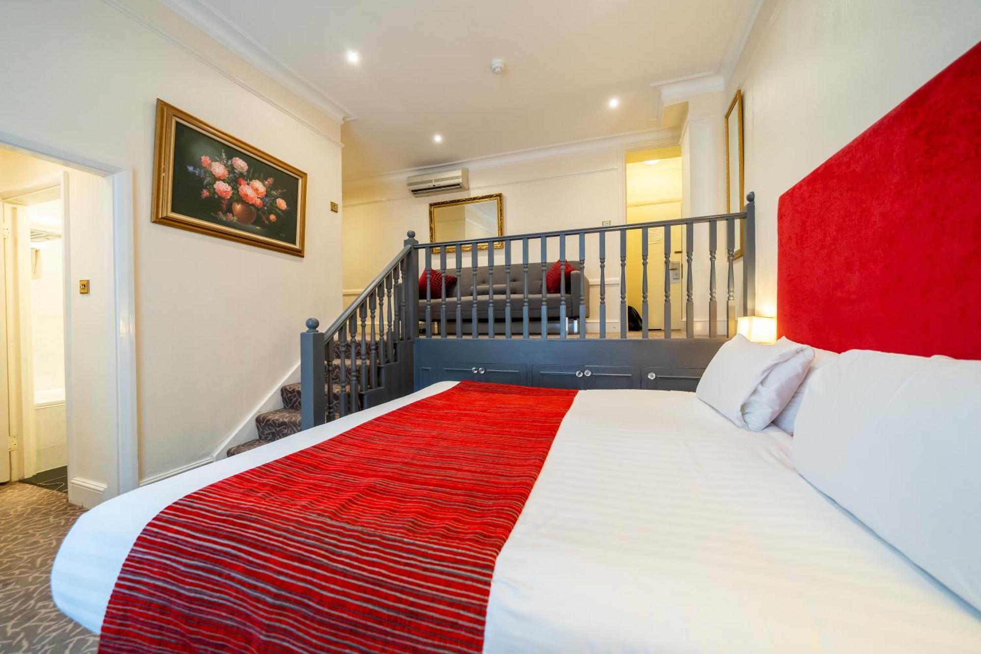 Hotel La Place Лондон Екстериор снимка