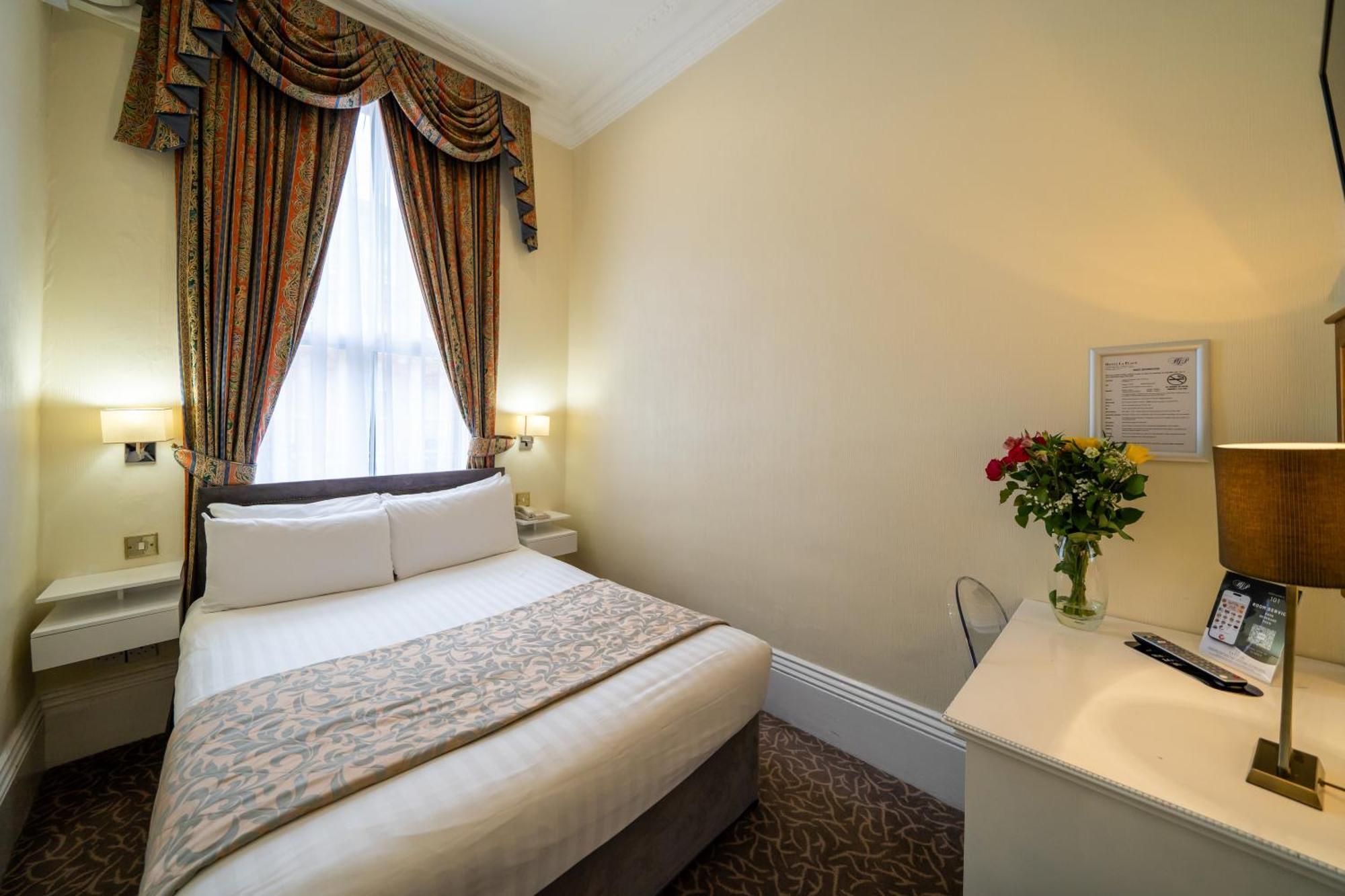 Hotel La Place Лондон Екстериор снимка