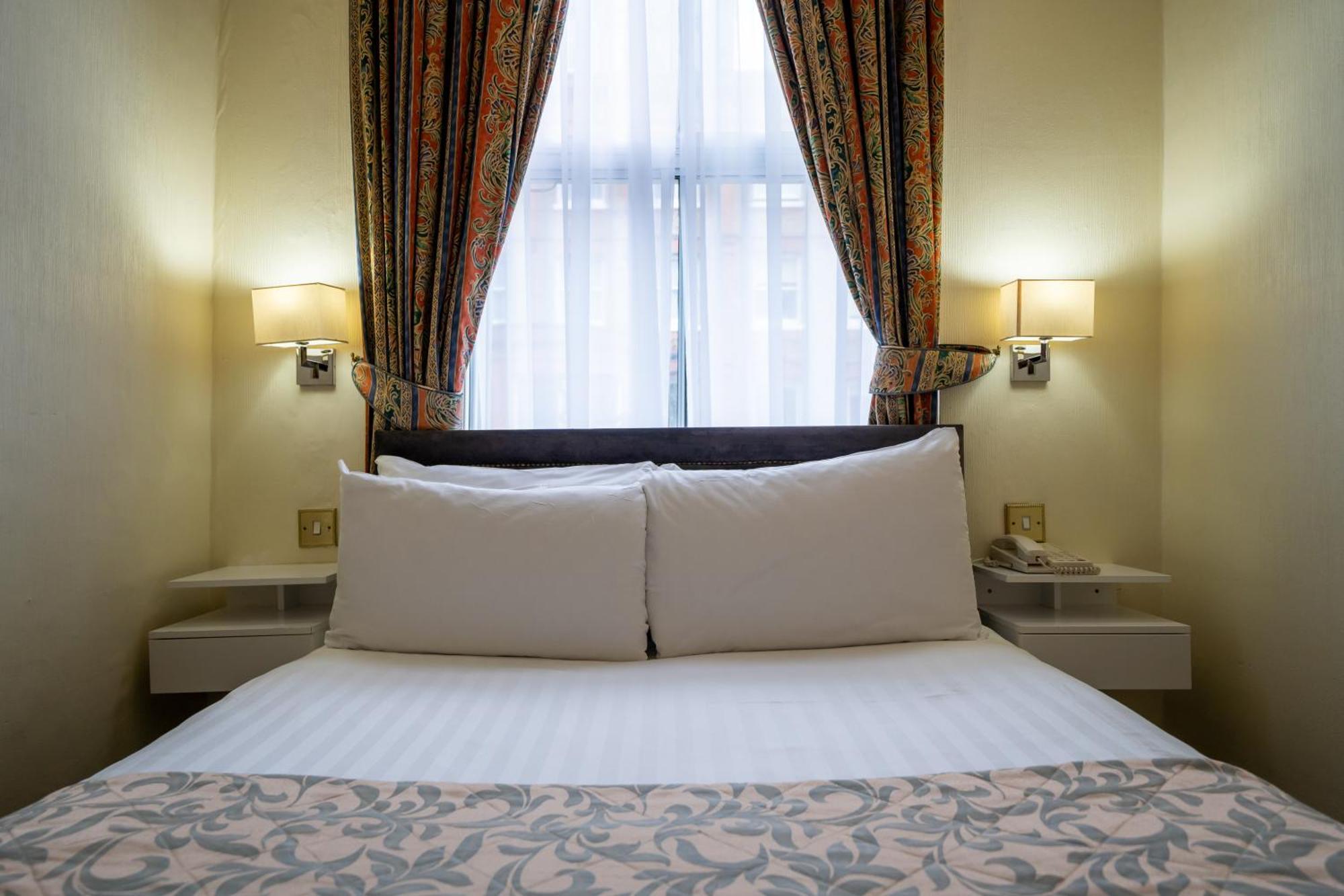 Hotel La Place Лондон Екстериор снимка